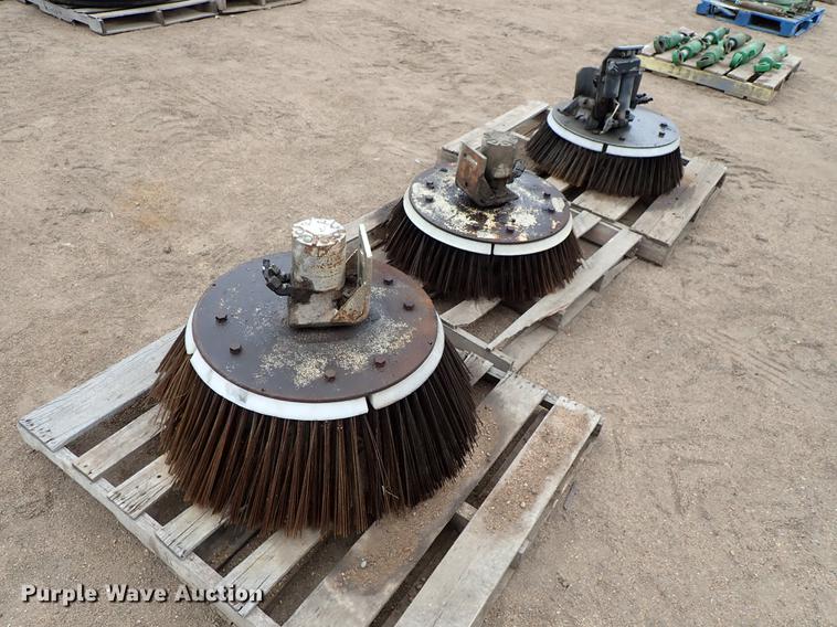 image for item FL9530 (3) sweeper gutter brooms