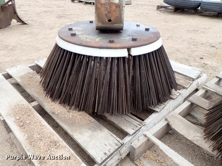 image for item FL9530 (3) sweeper gutter brooms