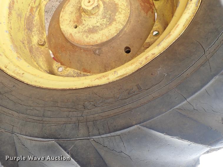 image for item FL9548 John Deere M tractor