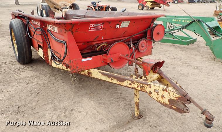image for item FL9552 New Holland 520 manure spreader