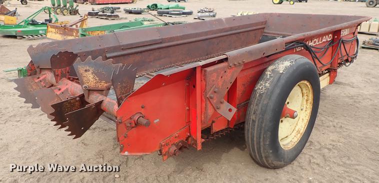 image for item FL9552 New Holland 520 manure spreader