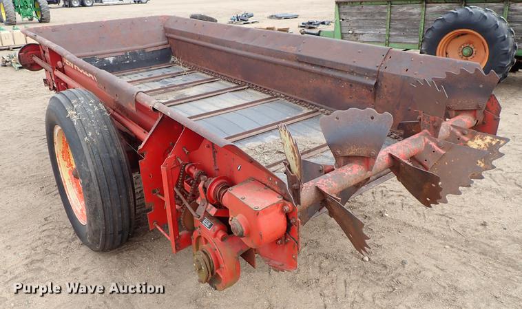 image for item FL9552 New Holland 520 manure spreader