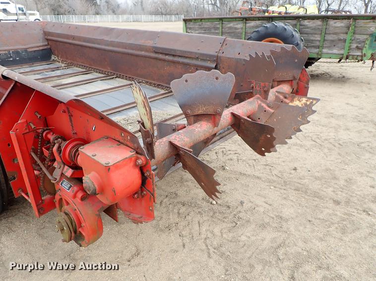 image for item FL9552 New Holland 520 manure spreader