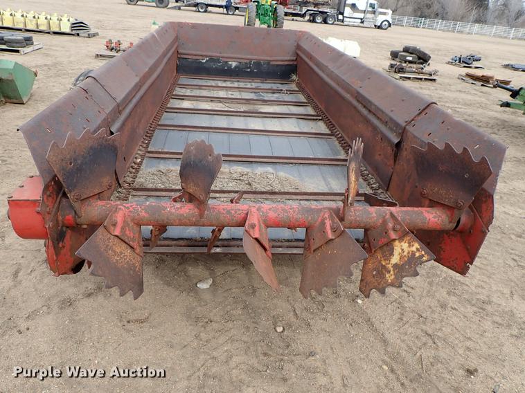 image for item FL9552 New Holland 520 manure spreader