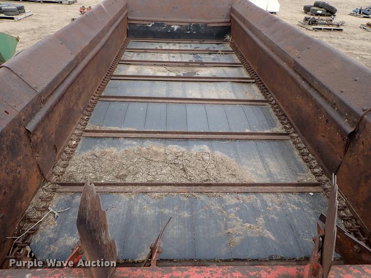 image for item FL9552 New Holland 520 manure spreader