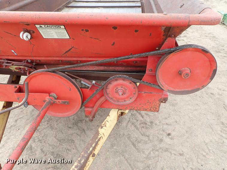 image for item FL9552 New Holland 520 manure spreader