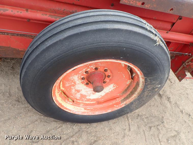 image for item FL9552 New Holland 520 manure spreader