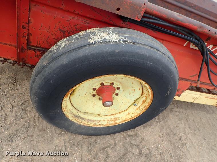 image for item FL9552 New Holland 520 manure spreader
