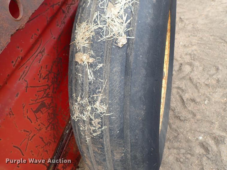 image for item FL9552 New Holland 520 manure spreader