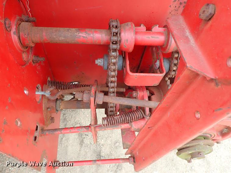 image for item FL9552 New Holland 520 manure spreader