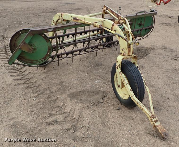 image for item FL9559 John Deere 640 hay rake