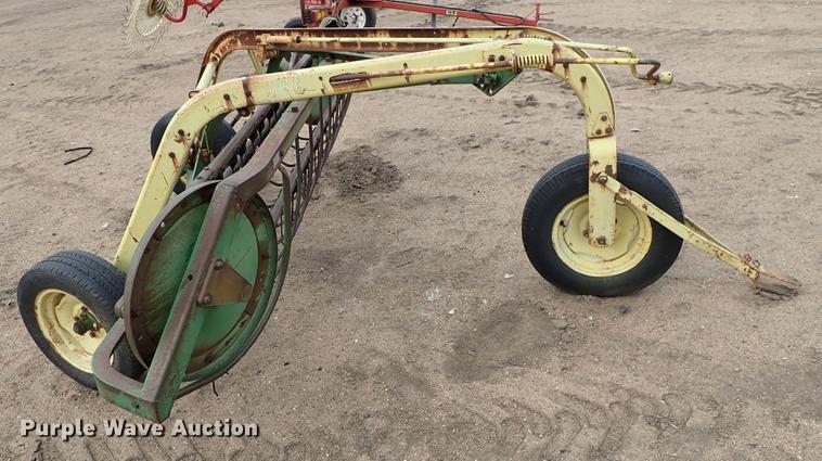 image for item FL9559 John Deere 640 hay rake