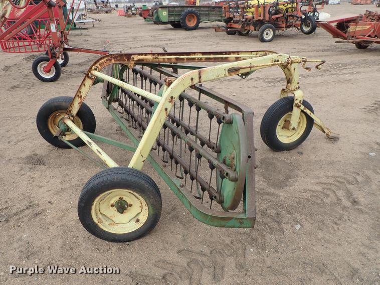 image for item FL9559 John Deere 640 hay rake