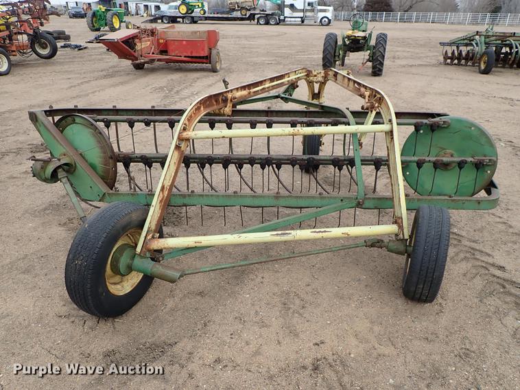 image for item FL9559 John Deere 640 hay rake
