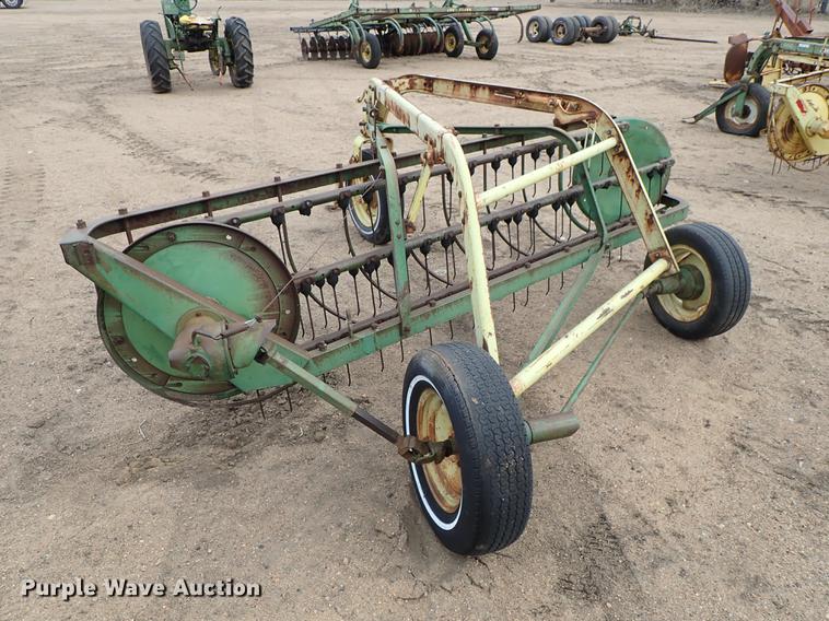 image for item FL9559 John Deere 640 hay rake