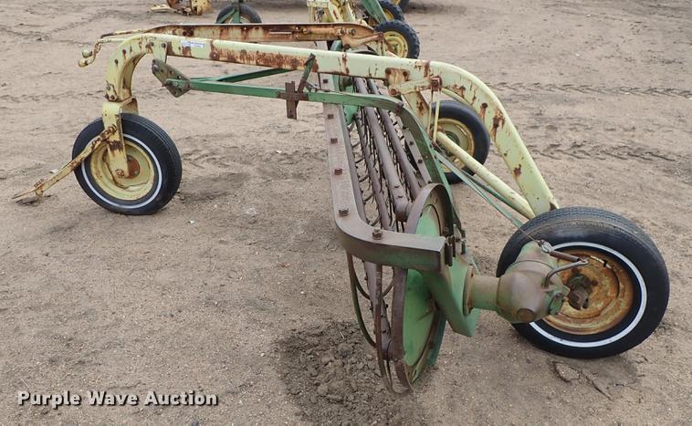 image for item FL9559 John Deere 640 hay rake