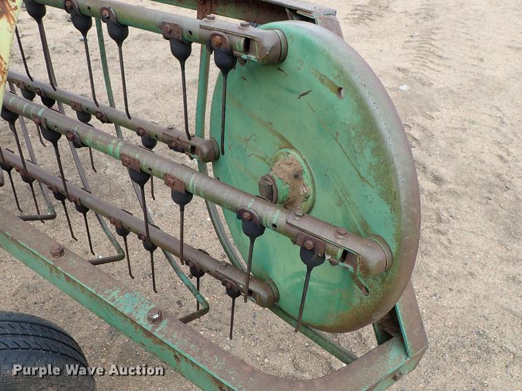 image for item FL9559 John Deere 640 hay rake
