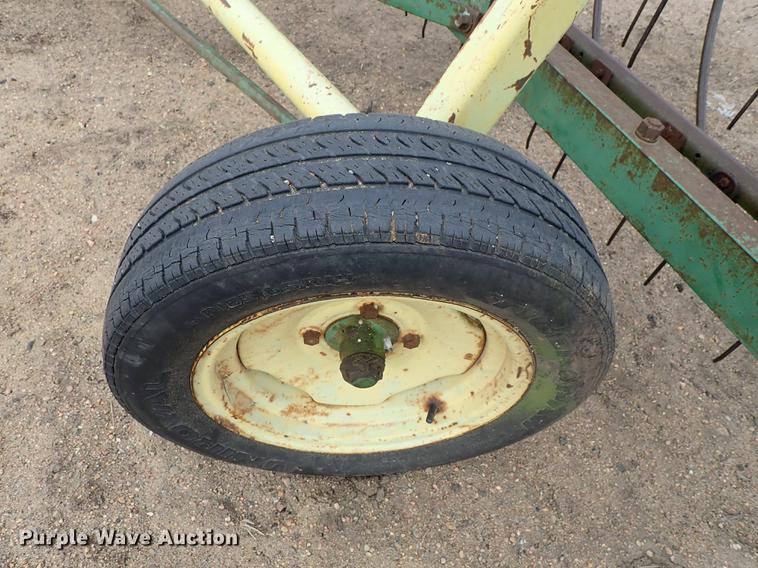 image for item FL9559 John Deere 640 hay rake