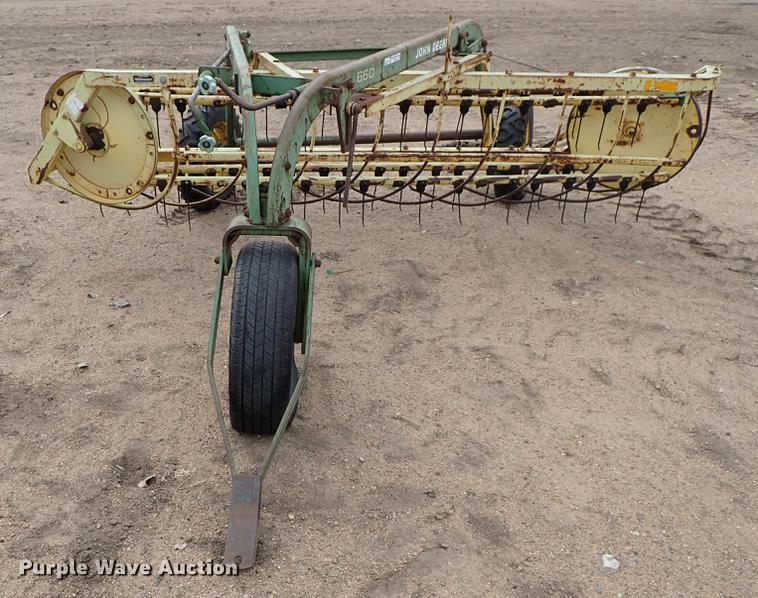 image for item FL9560 John Deere 660 hay rake