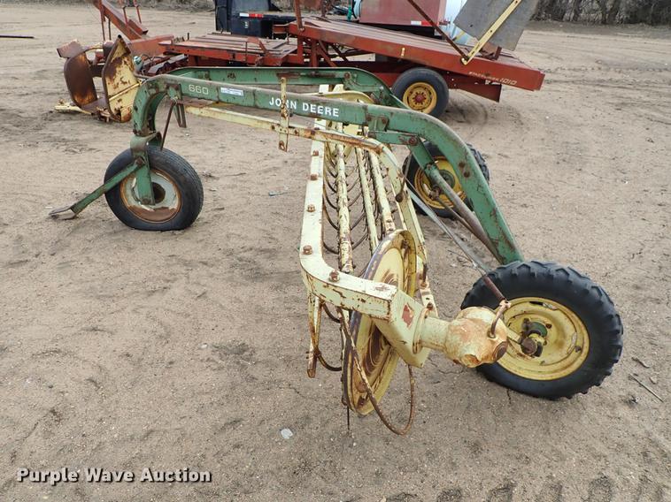 image for item FL9560 John Deere 660 hay rake