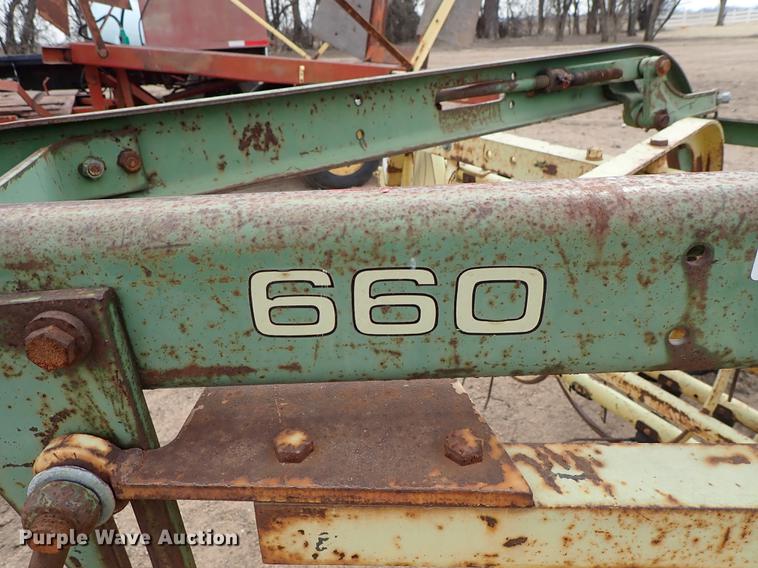 image for item FL9560 John Deere 660 hay rake