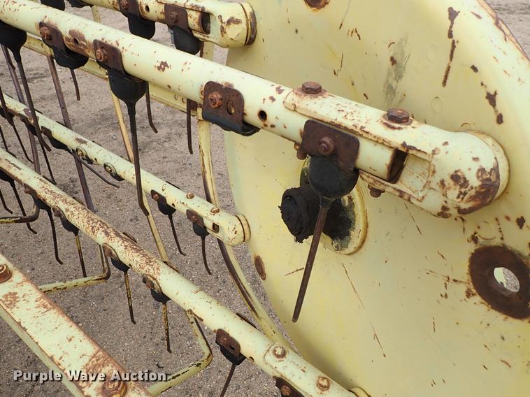 image for item FL9560 John Deere 660 hay rake