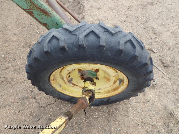 image for item FL9560 John Deere 660 hay rake