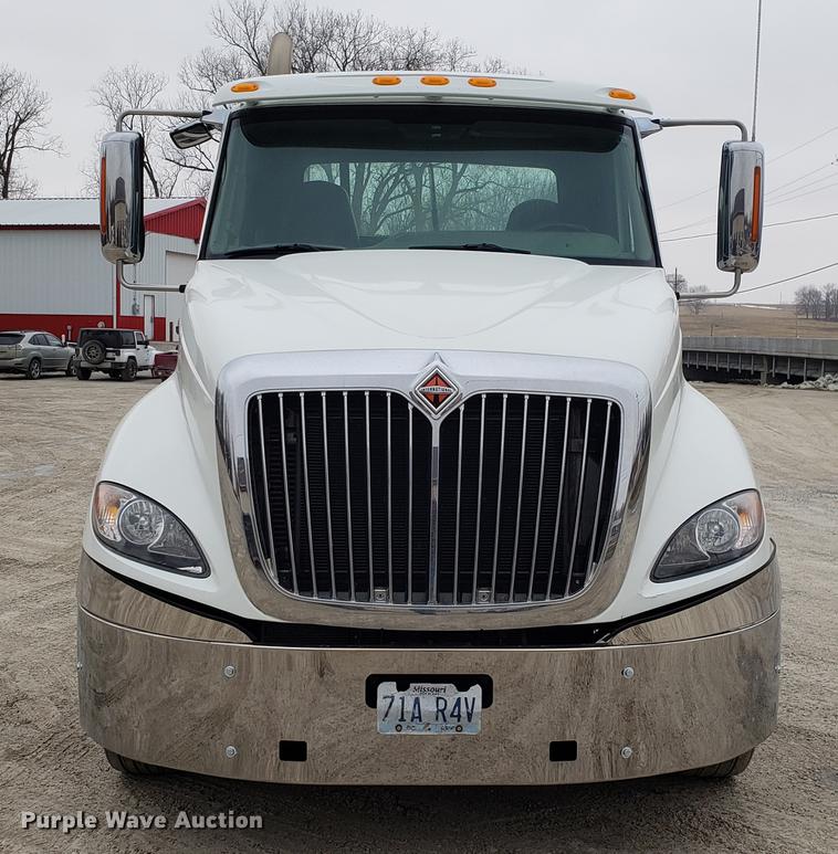 image for item AV9310 2014 International ProStar semi truck