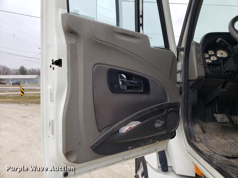 image for item AV9310 2014 International ProStar semi truck