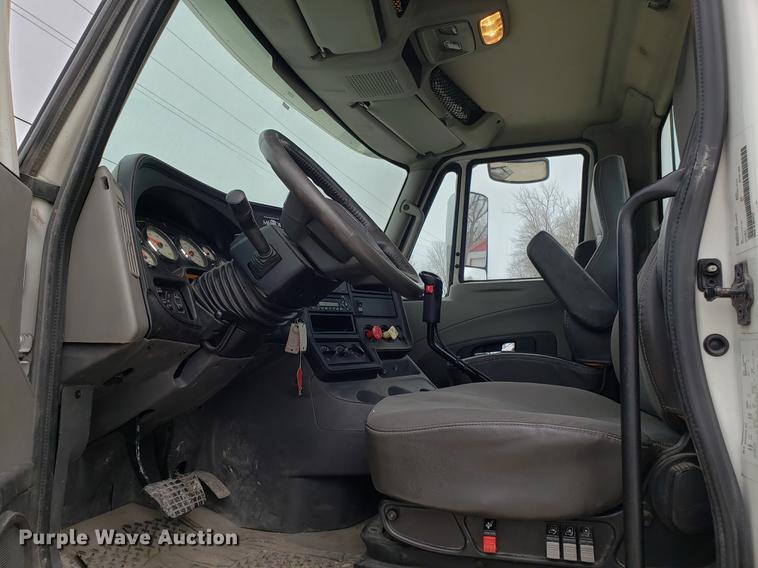 image for item AV9310 2014 International ProStar semi truck