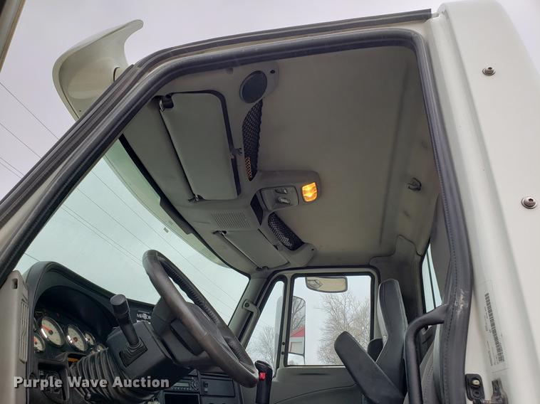 image for item AV9310 2014 International ProStar semi truck