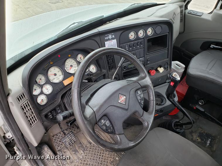 image for item AV9310 2014 International ProStar semi truck