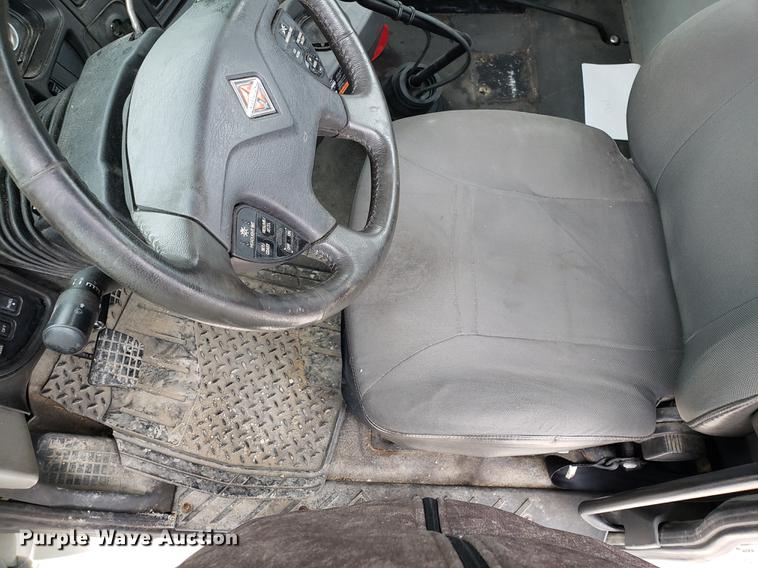 image for item AV9310 2014 International ProStar semi truck