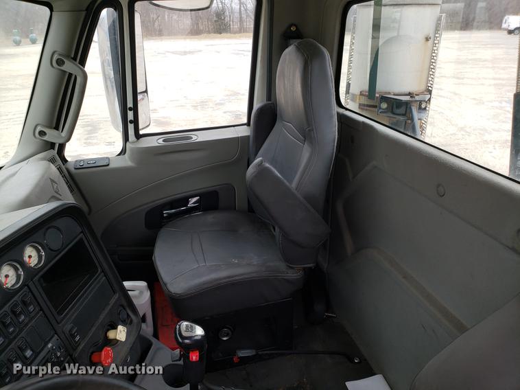 image for item AV9310 2014 International ProStar semi truck