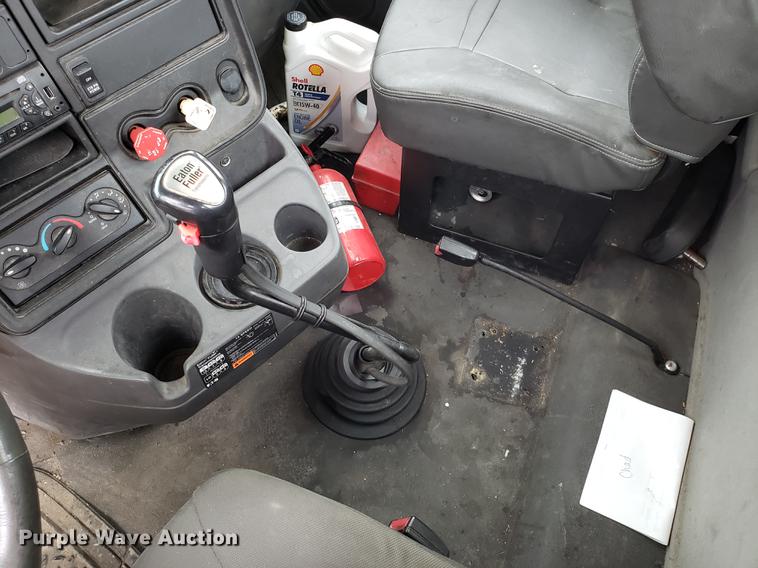 image for item AV9310 2014 International ProStar semi truck