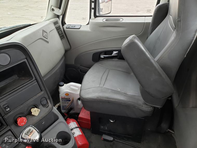 image for item AV9310 2014 International ProStar semi truck