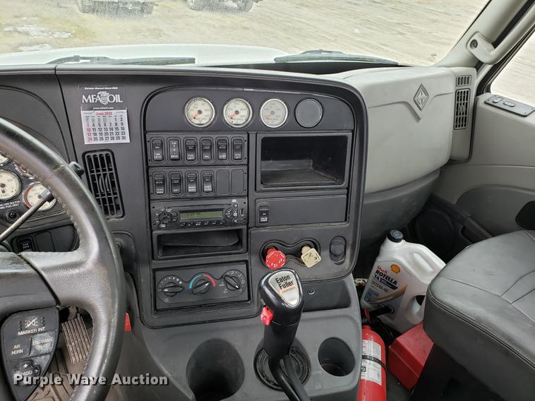 image for item AV9310 2014 International ProStar semi truck