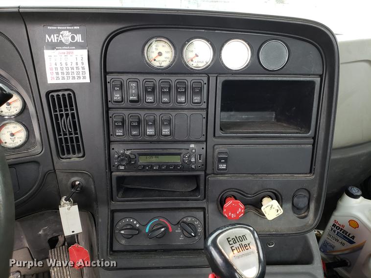 image for item AV9310 2014 International ProStar semi truck