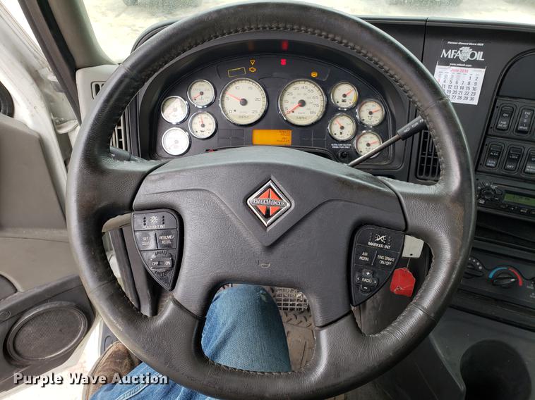 image for item AV9310 2014 International ProStar semi truck