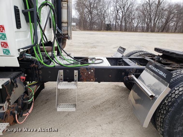 image for item AV9310 2014 International ProStar semi truck