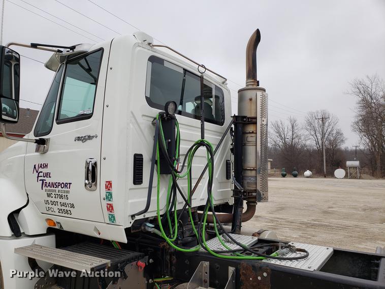 image for item AV9310 2014 International ProStar semi truck