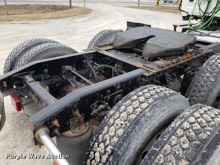 image for item AV9310 2014 International ProStar semi truck