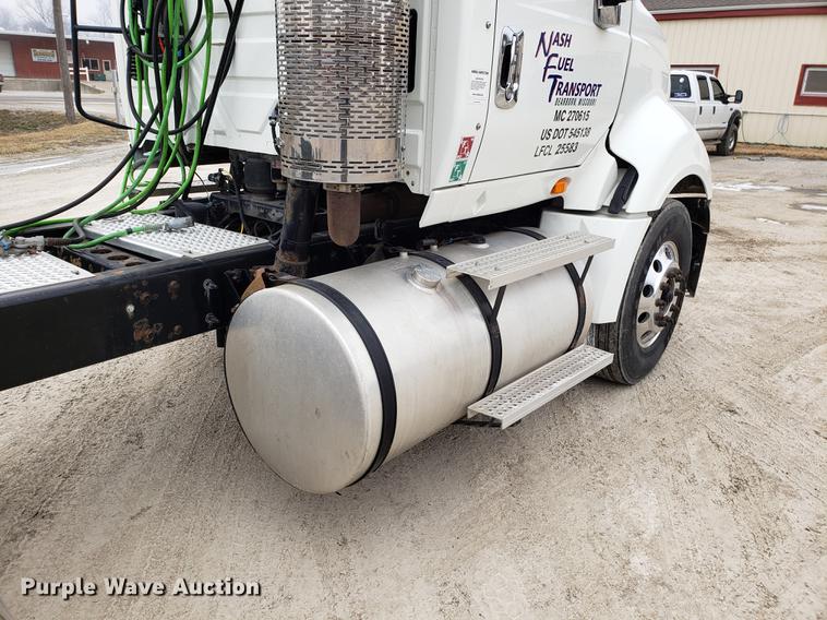 image for item AV9310 2014 International ProStar semi truck