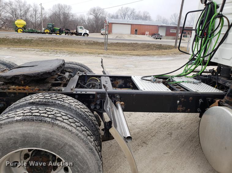 image for item AV9310 2014 International ProStar semi truck