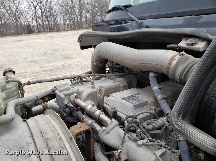 image for item AV9310 2014 International ProStar semi truck