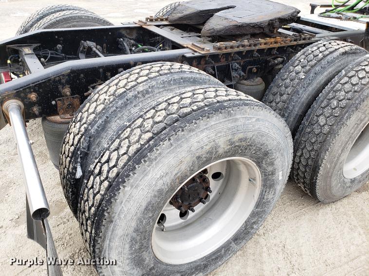 image for item AV9310 2014 International ProStar semi truck