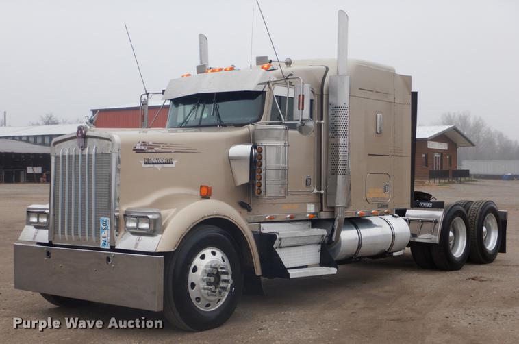 image for item BE9310 2003 Kenworth W900 semi truck