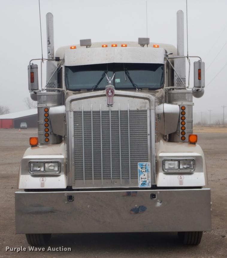 image for item BE9310 2003 Kenworth W900 semi truck