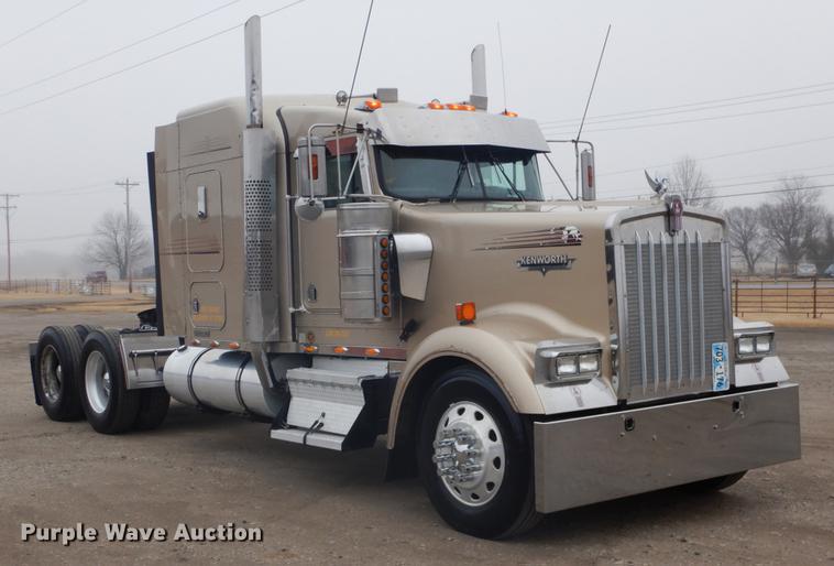 image for item BE9310 2003 Kenworth W900 semi truck