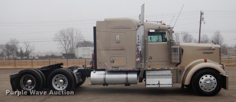 image for item BE9310 2003 Kenworth W900 semi truck